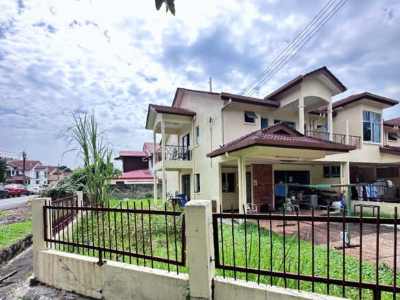 Puchong Utama - 2 story Corner House for sale
