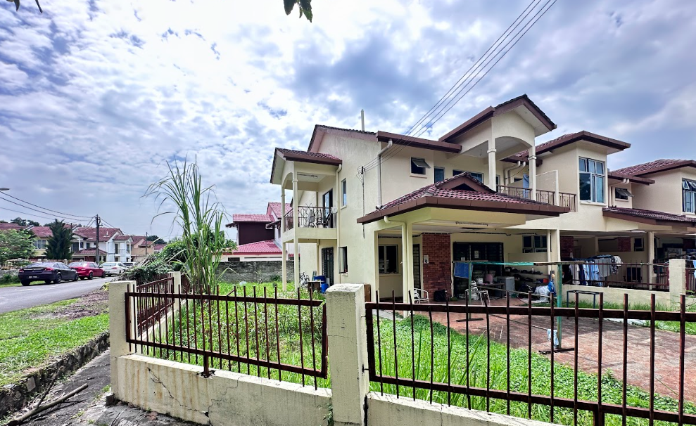 Puchong Utama - 2 story Corner House for sale