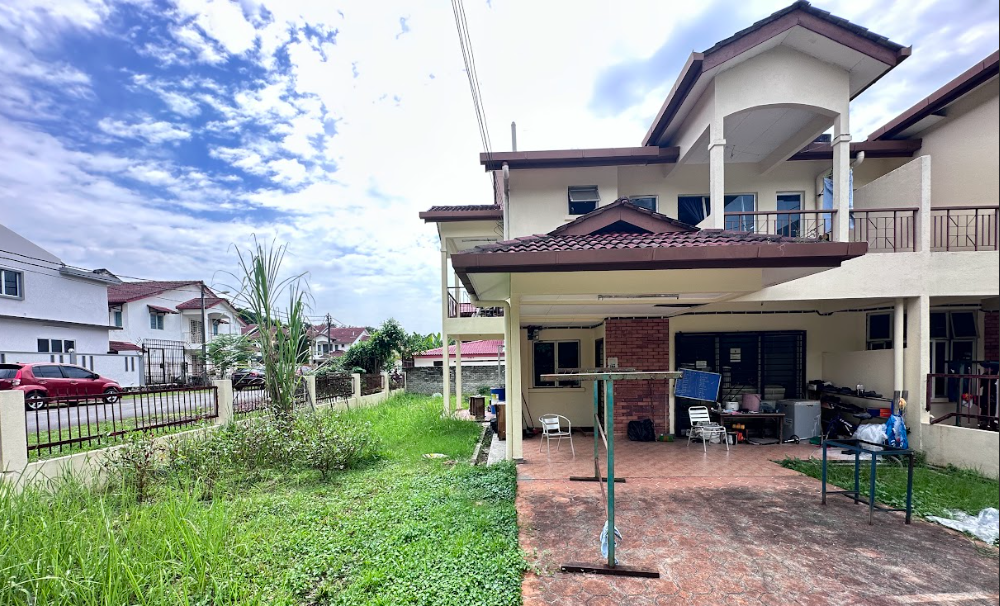 Puchong Utama - 2 story Corner House for sale